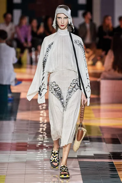 Look 50